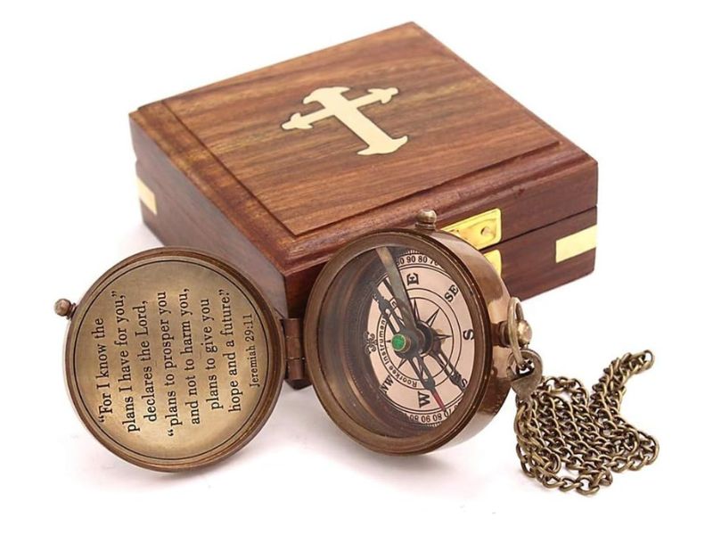 For I Know The Plans I Have For You” Jeremiah 29:11 Brass Engraved Compass with Leather Case | Christian Inspirational Compass Gift for Baptism, First Communion, Graduation, Confirmation, Boys &amp; Girls