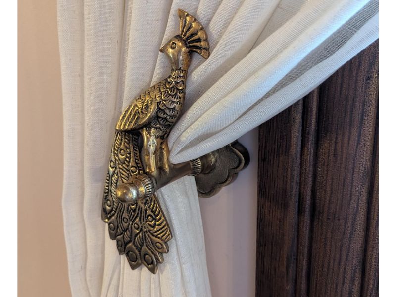 Peacock-Shaped Curtain Tie Back Holder with Flower Backplate Set of 2 | Cast Aluminium Wall Hook with Brass Finish | Elegant Metal Curtain Holdback for Living Room, Bedroom, or Office Window Décor