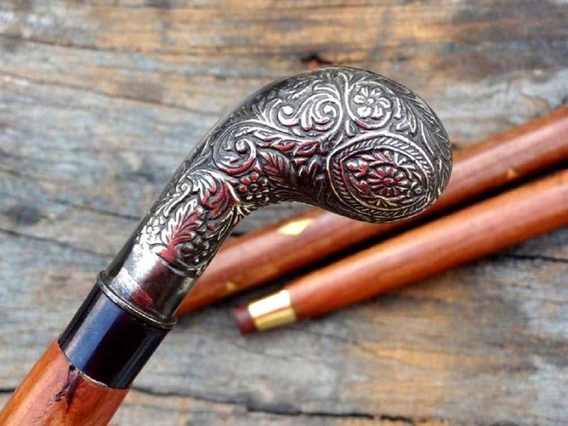 Vintage Floral Engraved Brass Handle Walking Cane – Foldable Wooden Walking Stick for Men & Women – Antique-Style Handcrafted Decorative Cane Gift for Seniors, Collectors & Gentlemen