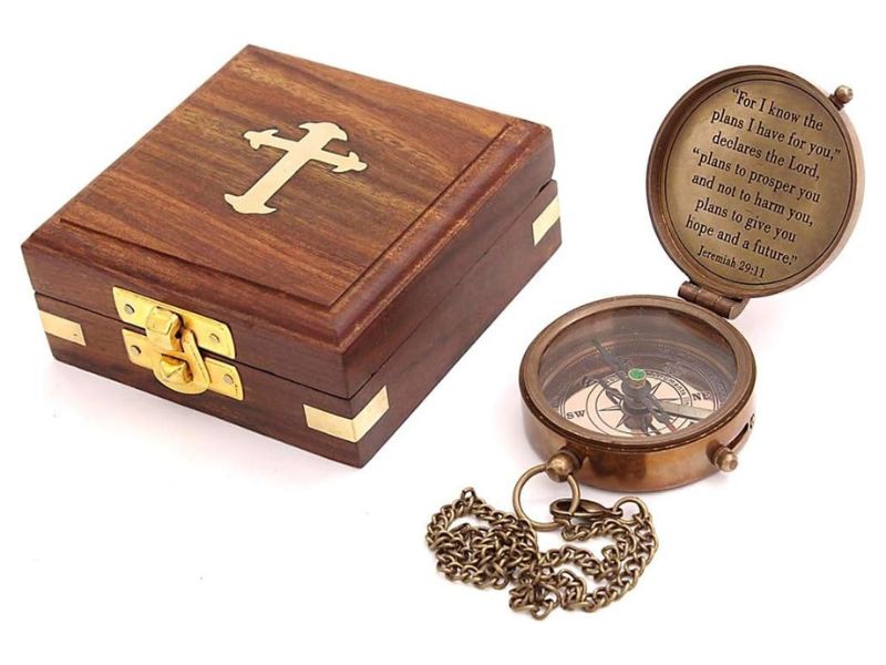 For I Know The Plans I Have For You” Jeremiah 29:11 Brass Engraved Compass with Leather Case | Christian Inspirational Compass Gift for Baptism, First Communion, Graduation, Confirmation, Boys &amp; Girls